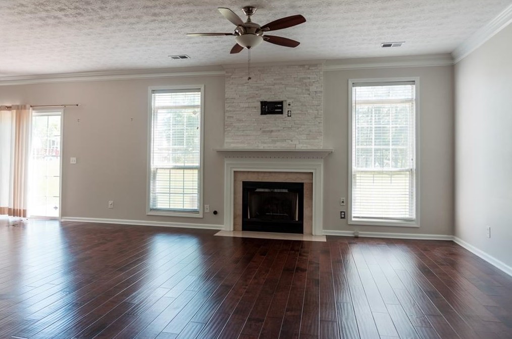 156 Weatherstone Dr, Holly Springs, GA 30188