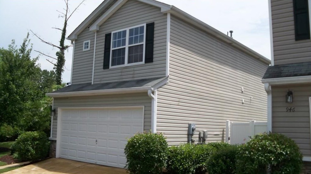 948 W Oaks Dr, Holly Springs, GA 30188