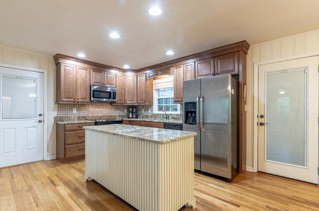 4391 King Valley Dr, Smyrna GA  30082-4226 exterior