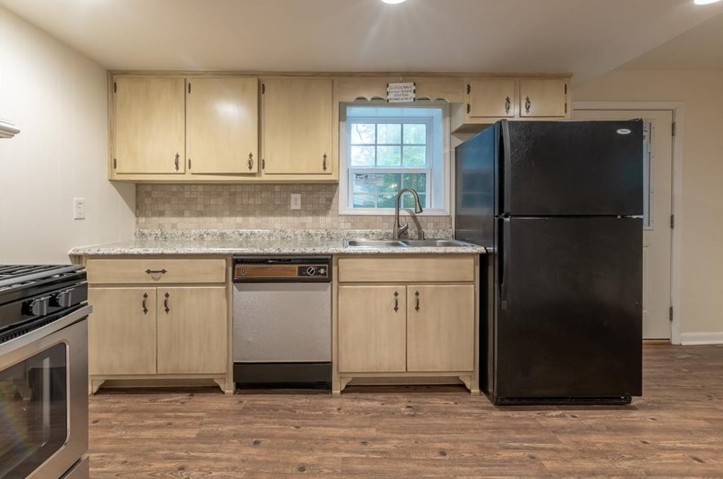 4391 King Valley Dr, Smyrna GA  30082-4226 exterior