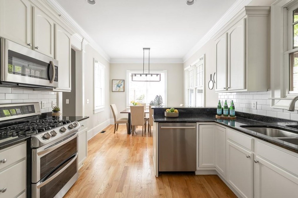 103 Candler Pointe Way, Decatur GA  30030-4400 exterior