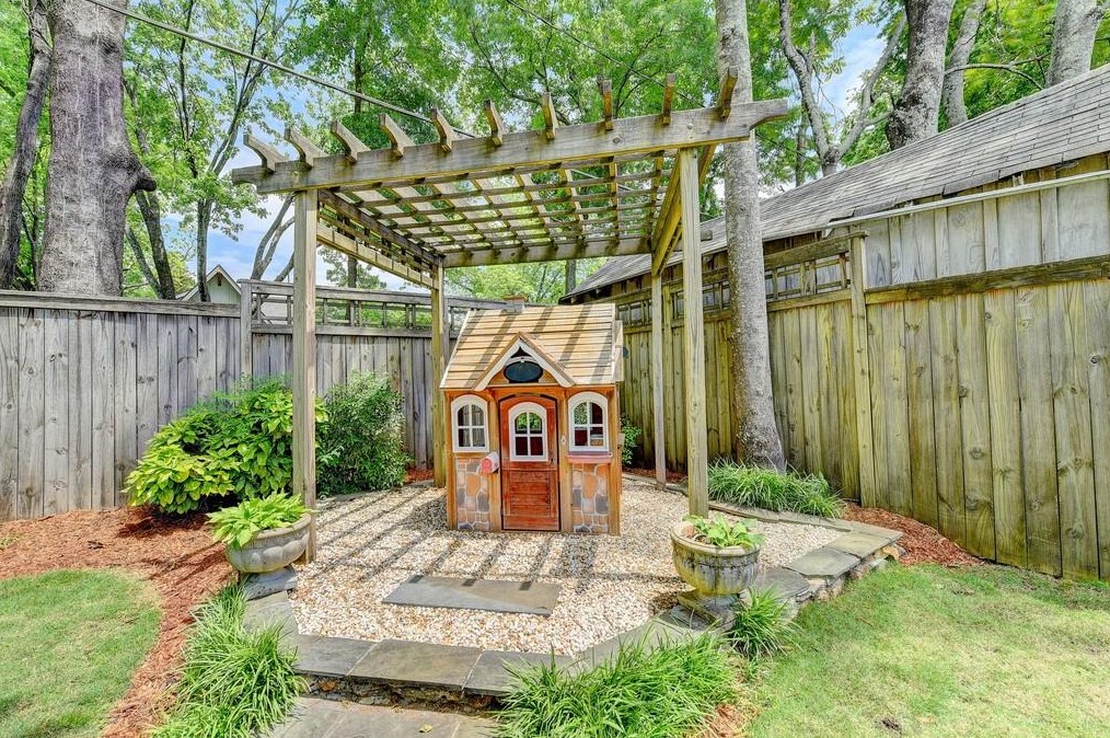 202 Feld Ave, Decatur GA  30030-3510 exterior