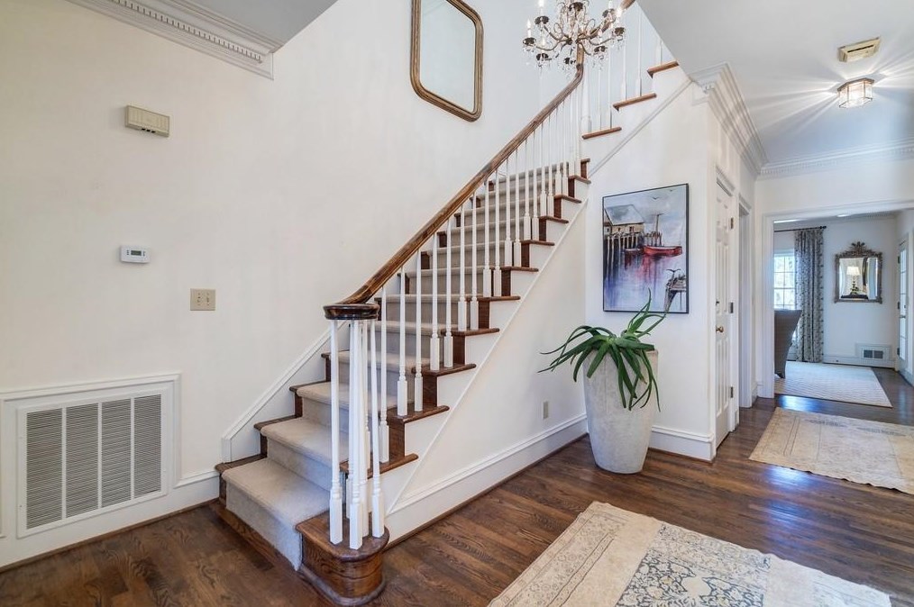 5684 River Oaks Pl, Atlanta, GA 30327-4258