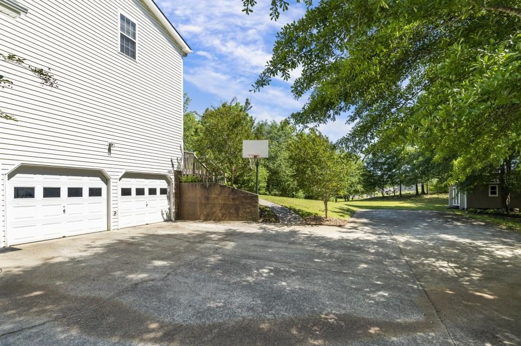 138 King Edward Ct, Calhoun GA  30701-7987 exterior