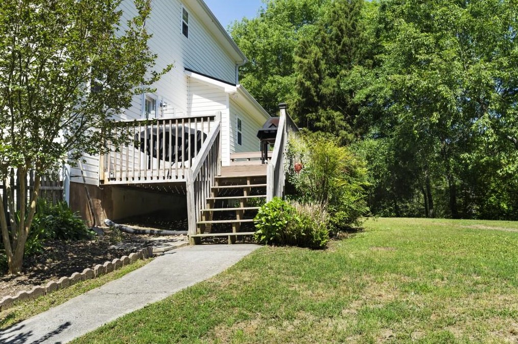 138 King Edward Ct, Calhoun GA  30701-7987 exterior