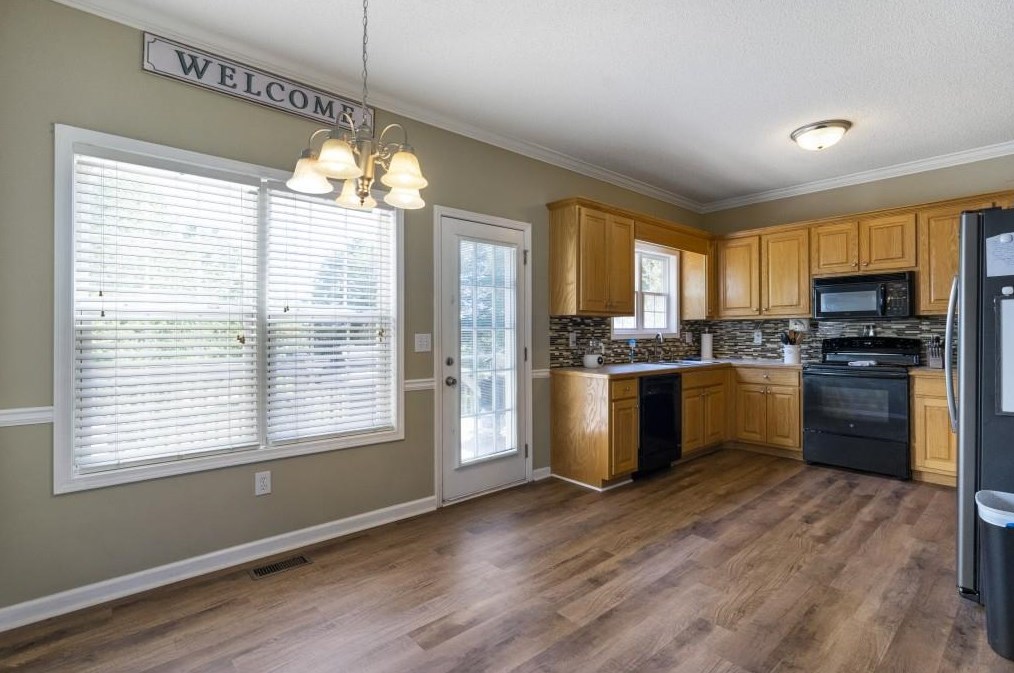 138 King Edward Ct, Calhoun GA  30701-7987 exterior