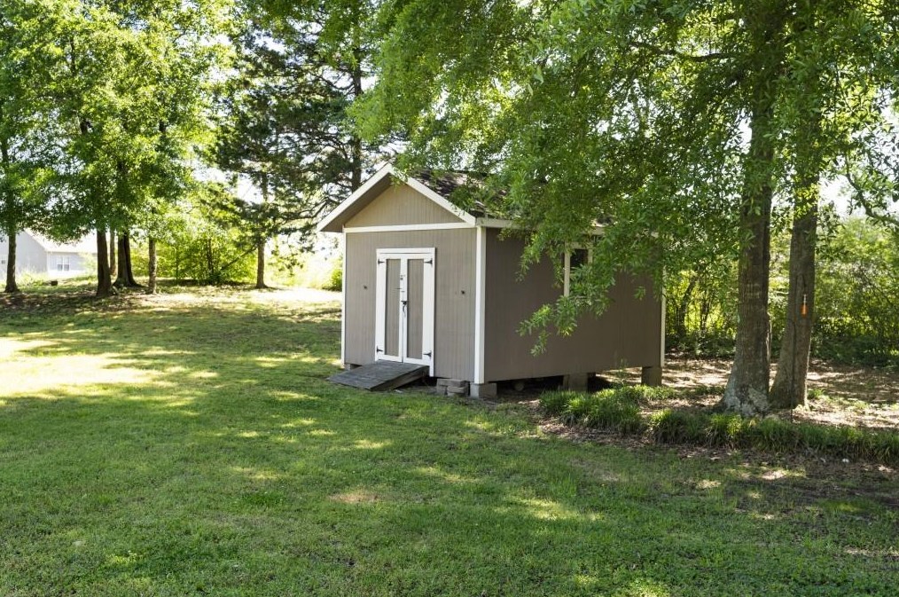 138 King Edward Ct, Calhoun GA  30701-7987 exterior