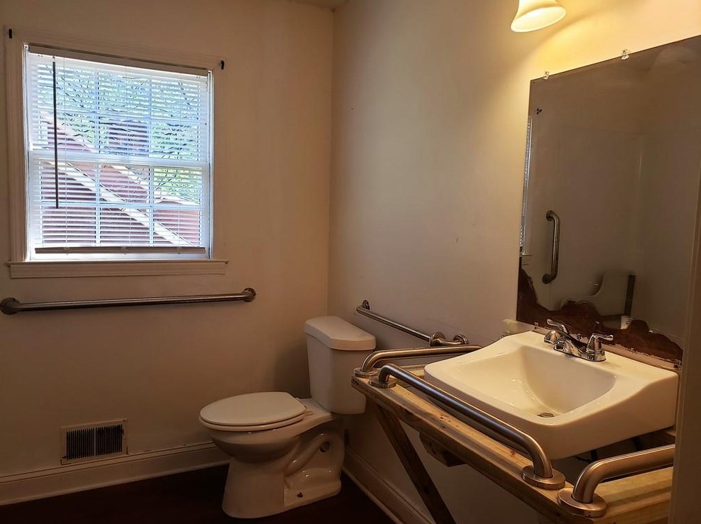 2116 Tudor Castle Cir, Decatur GA  30035-2158 exterior