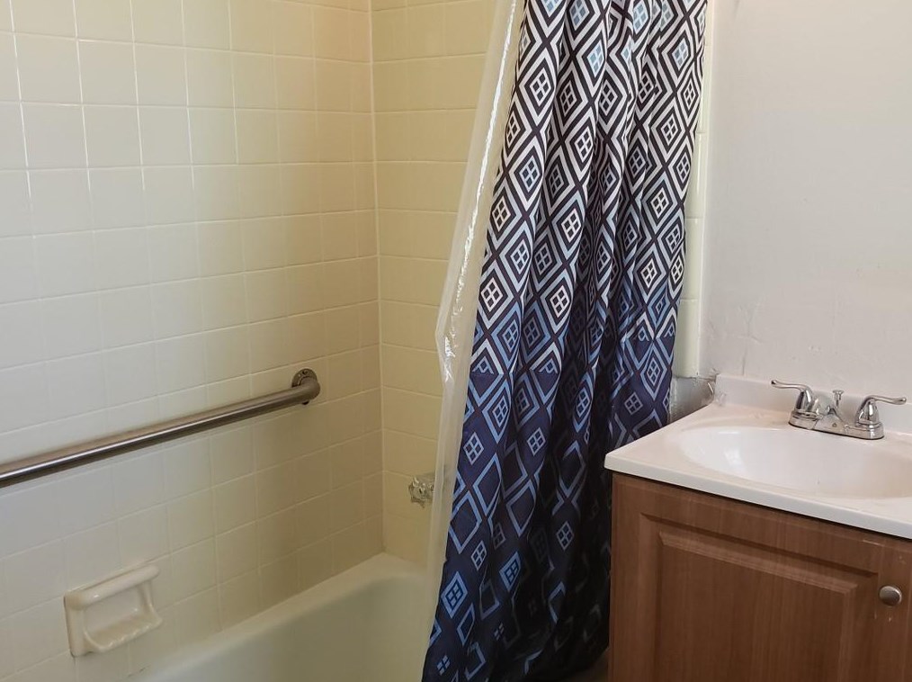 2116 Tudor Castle Cir, Decatur GA  30035-2158 exterior