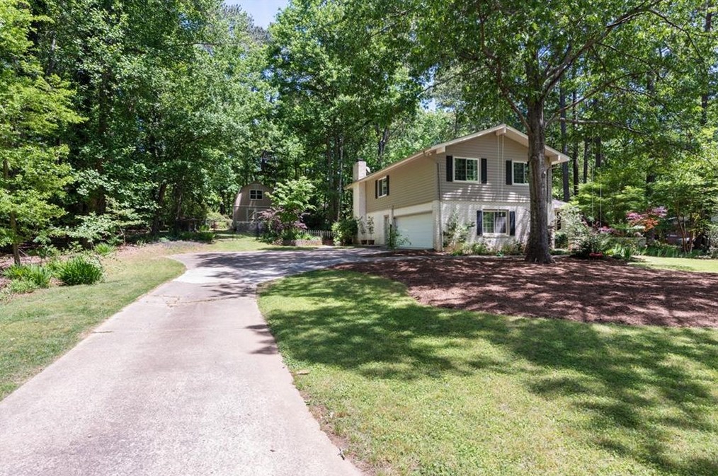 185 Gatewood Cir, Athens, GA 30607-2090