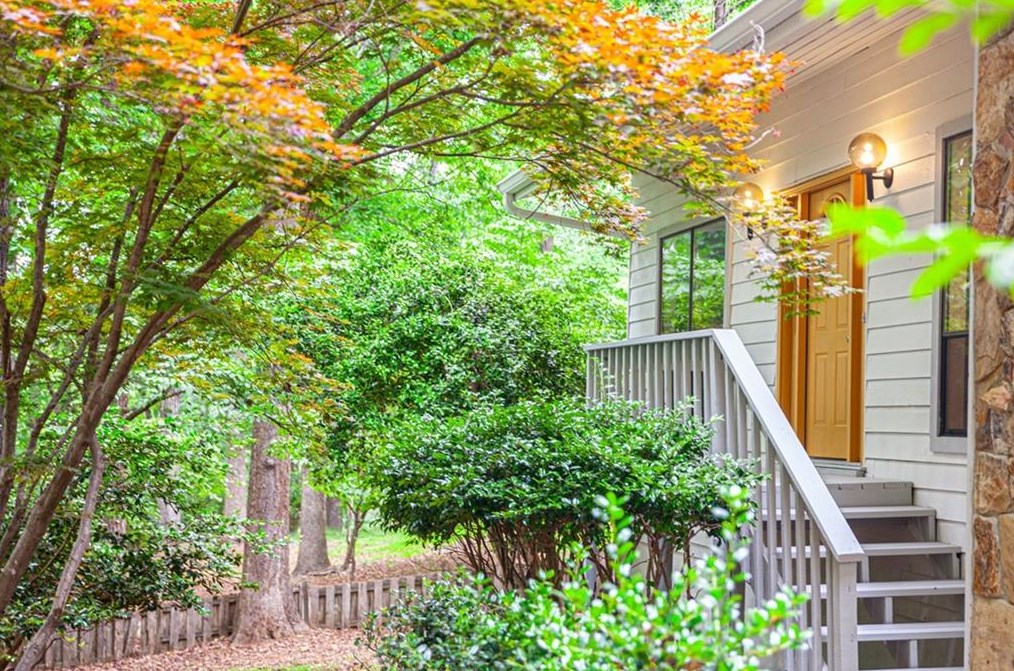 9070 Martin Rd, Roswell, GA 30076-3262