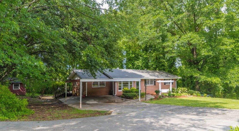 203 Pineland Dr, Smyrna, GA 30082-2736