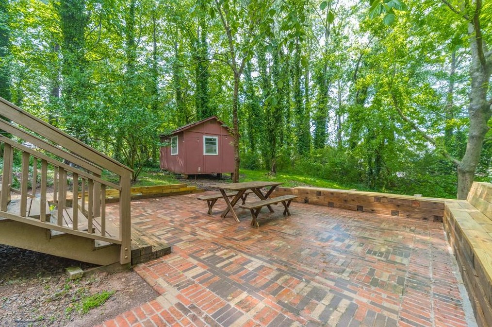 203 Pineland Dr, Smyrna GA  30082-2736 exterior