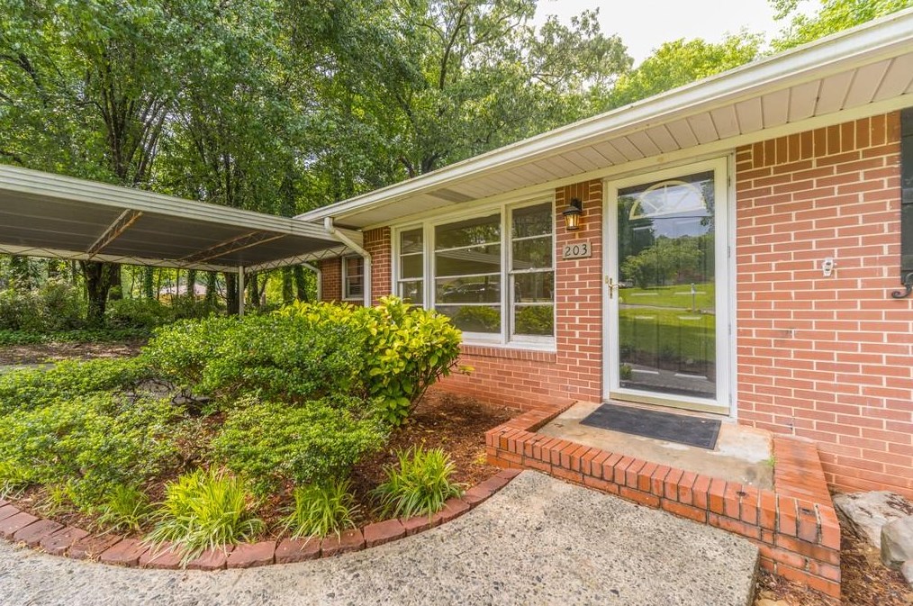 203 Pineland Dr, Smyrna GA  30082-2736 exterior