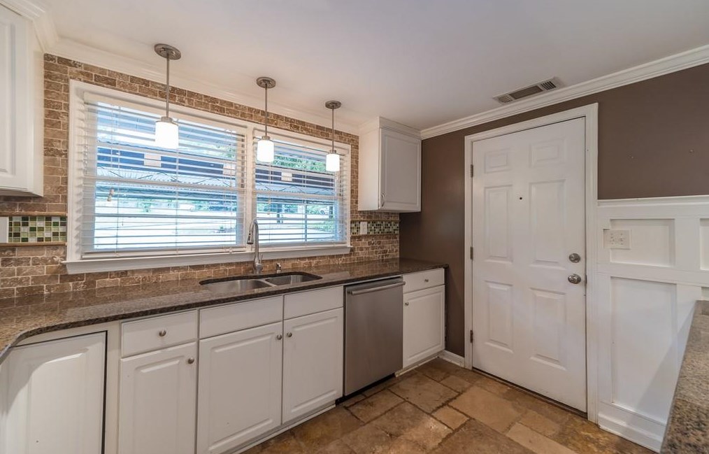 203 Pineland Dr, Smyrna GA  30082-2736 exterior