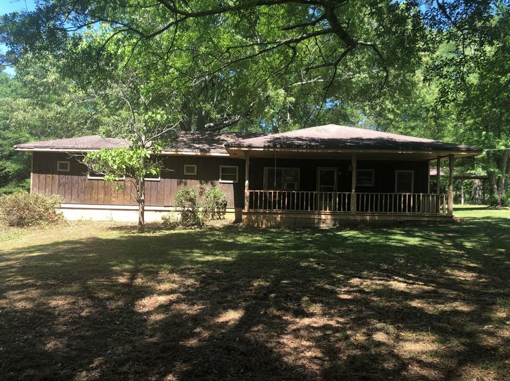 21 W Lake Dr, Oxford, GA 30054