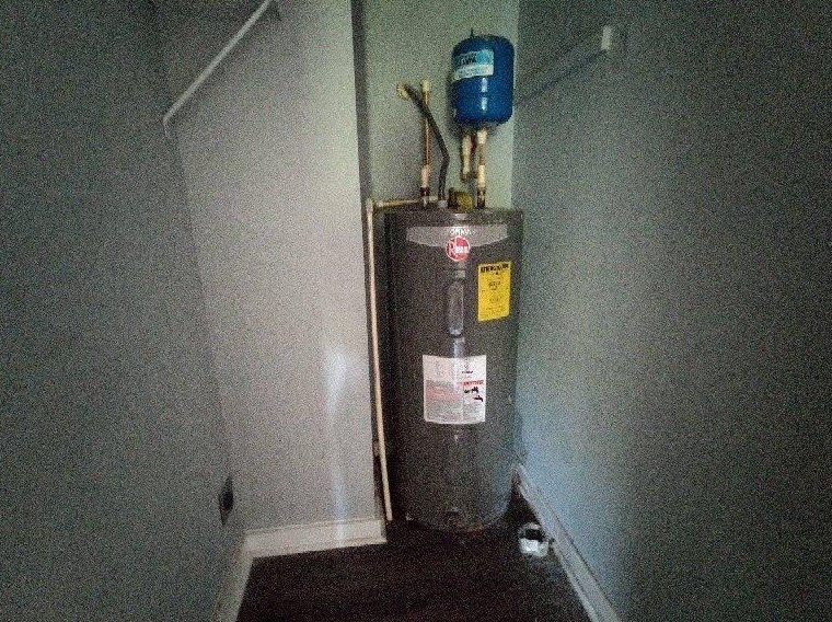 4118 Burgess Dr, Decatur GA  30035-1610 exterior