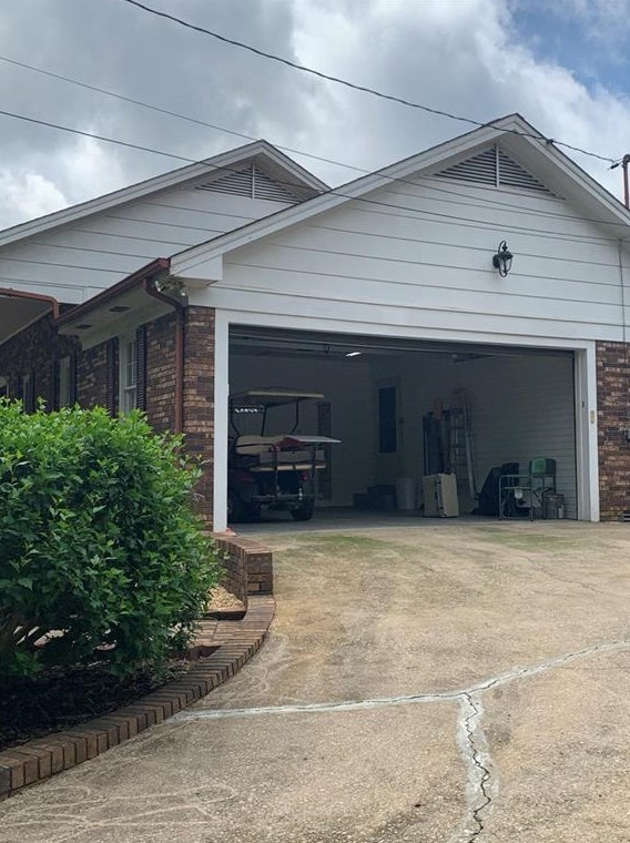 558 Greenvalley Dr, Winder, GA 30680-1561