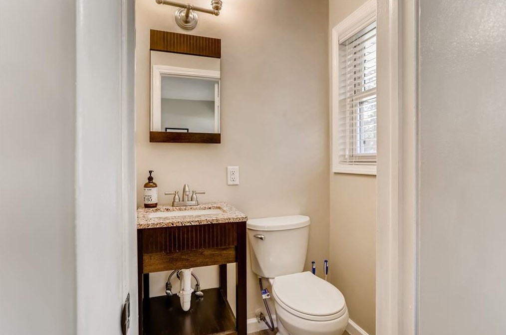 2539 Warwick Cir, Atlanta GA  30345-1631 exterior