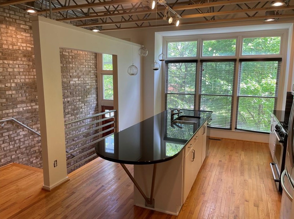 1325 Peachtree Vw, Atlanta GA  30319-3413 exterior