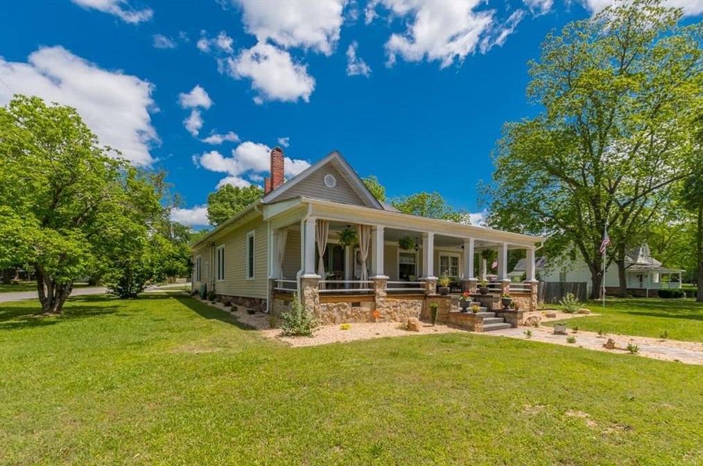 202 W Main St, Rutledge, GA 30663