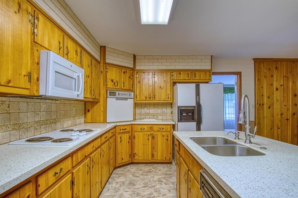 2324 Springside Ln, Decatur, GA 30032-6835