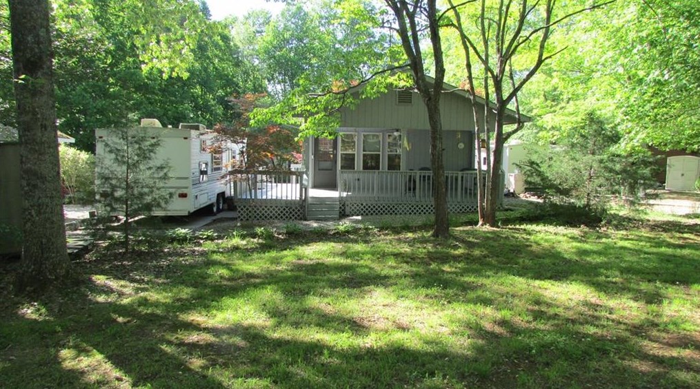 78 Maple Wood Ln, Cleveland, GA 30528