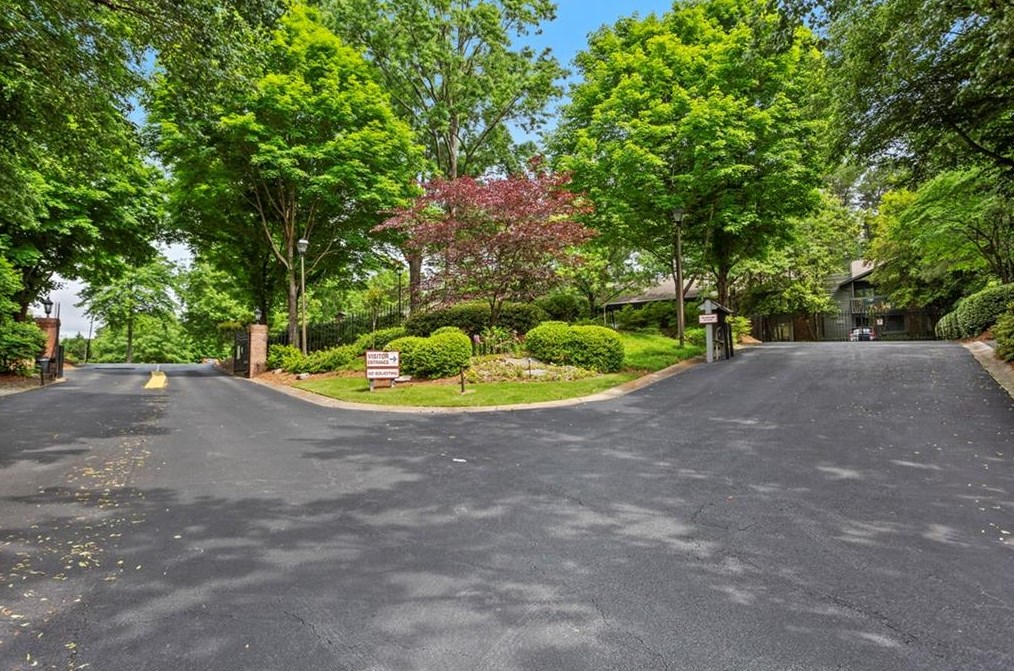 1523 Tuxworth Cir, Decatur GA  30033-5630 exterior