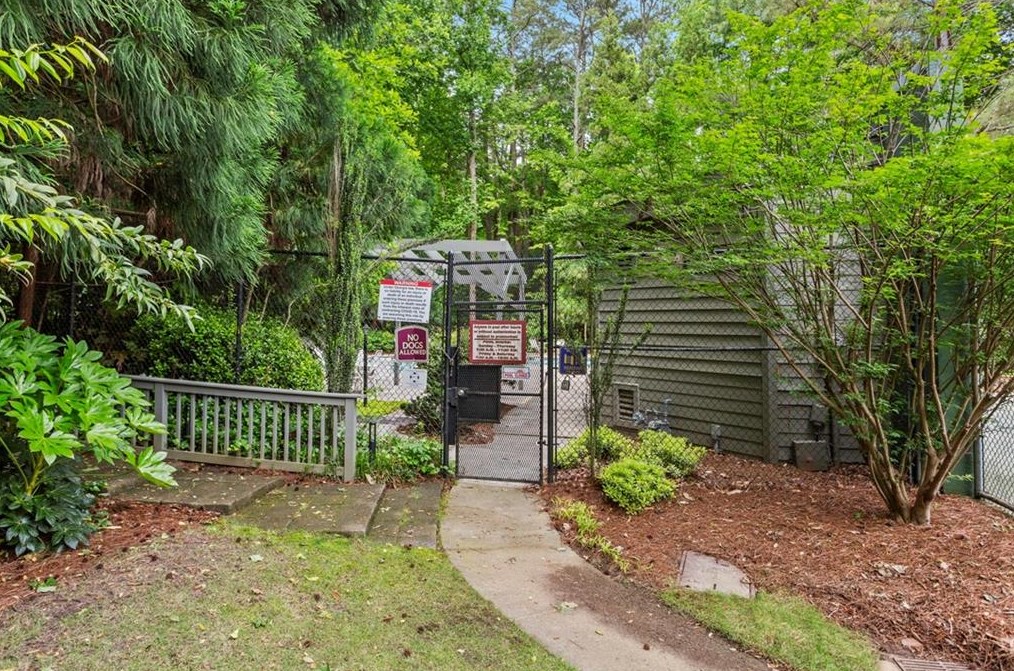 1523 Tuxworth Cir, Decatur GA  30033-5630 exterior