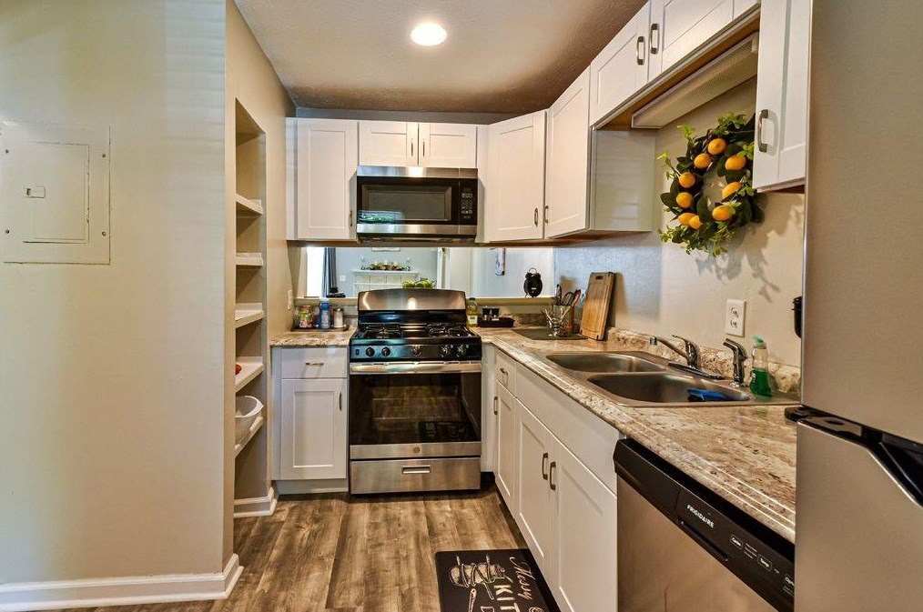 1925 Shenandoah Valley Ln, Smyrna GA  30080-8109 exterior