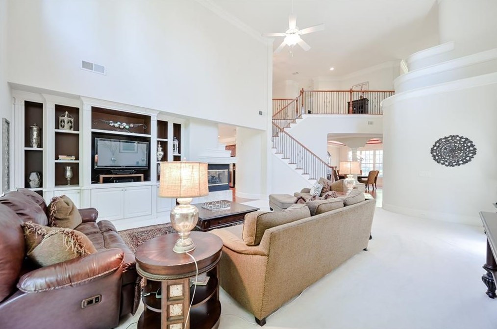 385 Wembley Cir, Atlanta GA  30328-6756 exterior