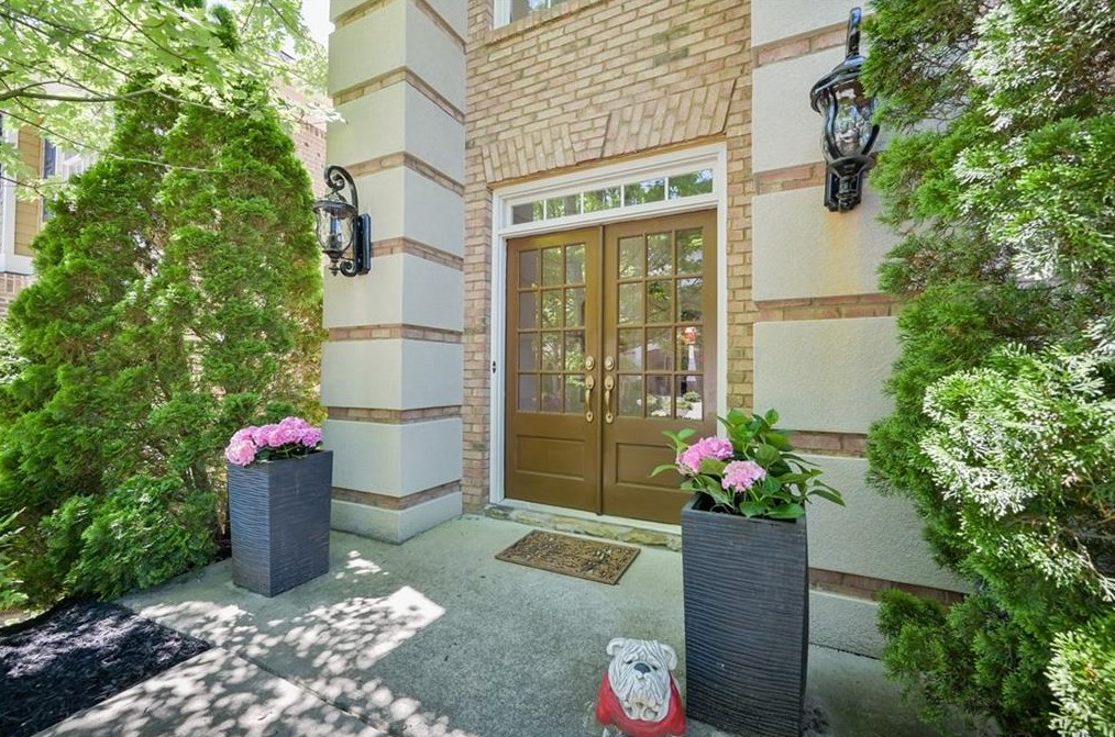 385 Wembley Cir, Atlanta, GA 30328-6756