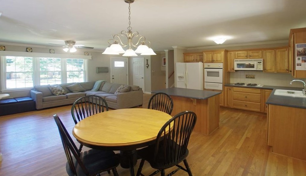 3006 Delcourt Dr, Decatur GA  30033-2407 exterior