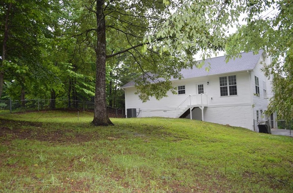 12 Royal Lake Dr, Euharlee, GA 30120-6893
