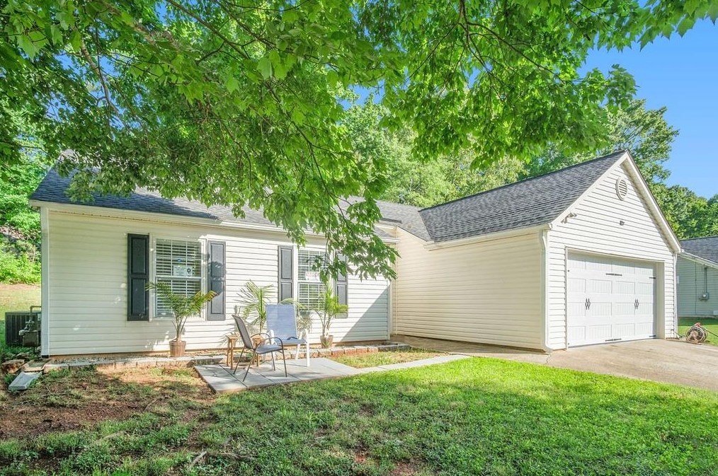 3821 Greenbrook Dr, Douglasville, GA 30135-2771