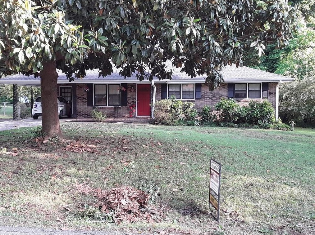 311 Lumpkin St, Winder, GA 30680-2225