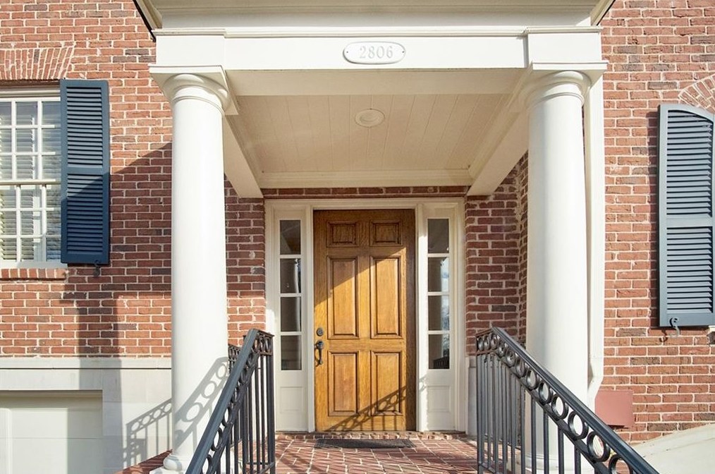 2806 Rumson Ct, Atlanta GA  30305-3240 exterior