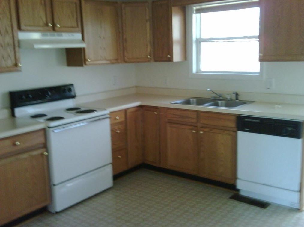 1124 Gliding Ln, Monroe, GA 30655