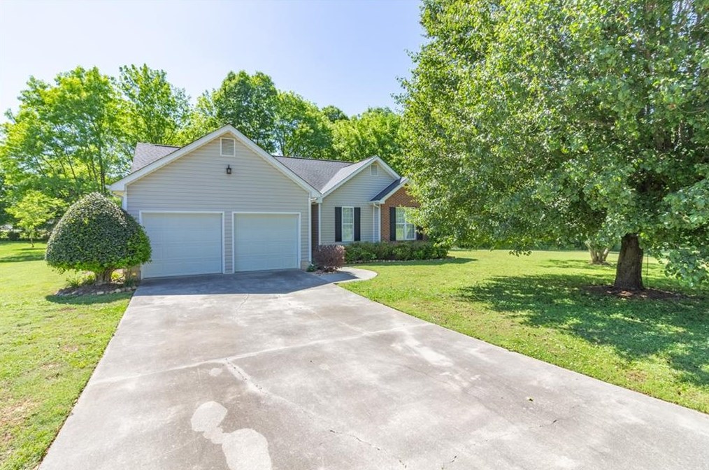 184 Field View Dr, Calhoun, GA 30701-9541
