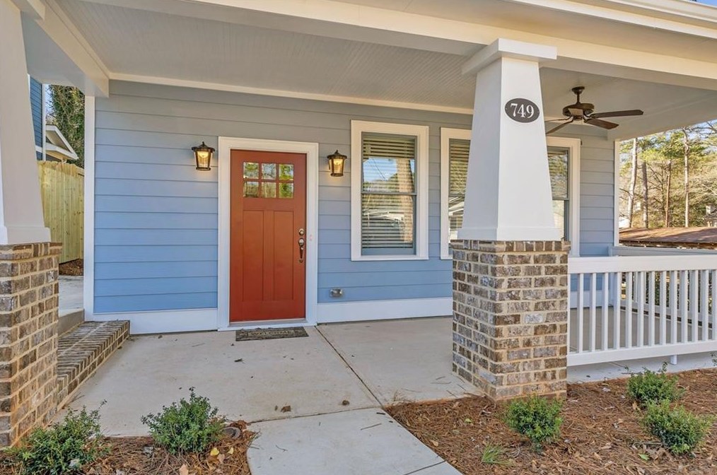 749 Reverend D L Edwards Dr, Decatur, GA 30033