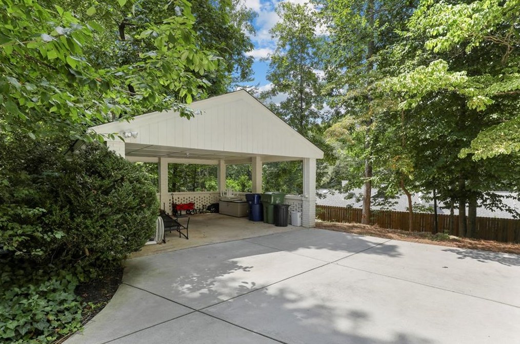 3566 Paces Valley Rd, Atlanta GA  30327-3229 exterior