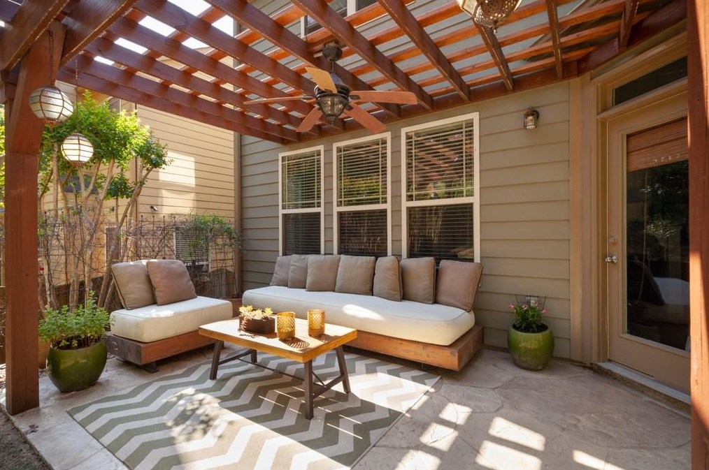 2035 Hatteras Way, Atlanta GA  30318-1084 exterior