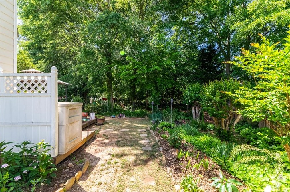 1142 Rosebrook Ct, Decatur GA  30033-3803 exterior