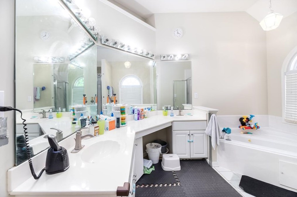 1142 Rosebrook Ct, Decatur GA  30033-3803 exterior