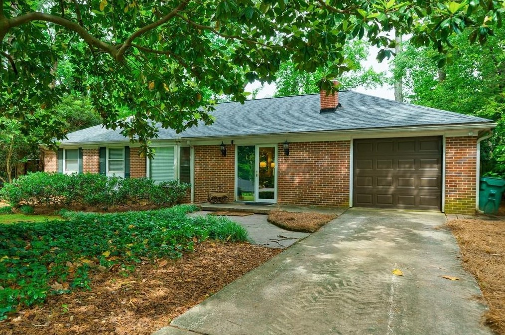 3619 Woodstream Cir, Atlanta, GA 30319-2138