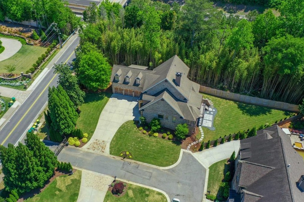 671 Windsor Pkwy, Atlanta GA  30342-2801 exterior