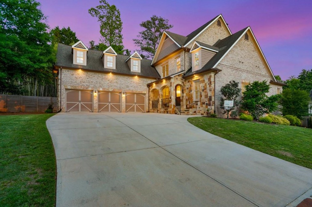 671 Windsor Pkwy, Atlanta GA  30342-2801 exterior