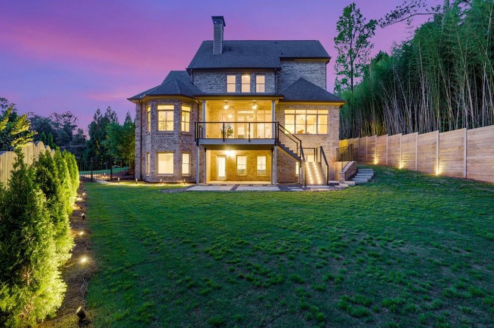 671 Windsor Pkwy, Atlanta GA  30342-2801 exterior
