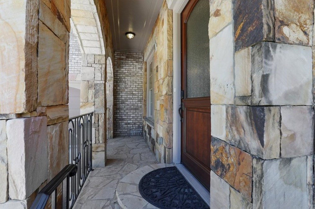 671 Windsor Pkwy, Atlanta GA  30342-2801 exterior