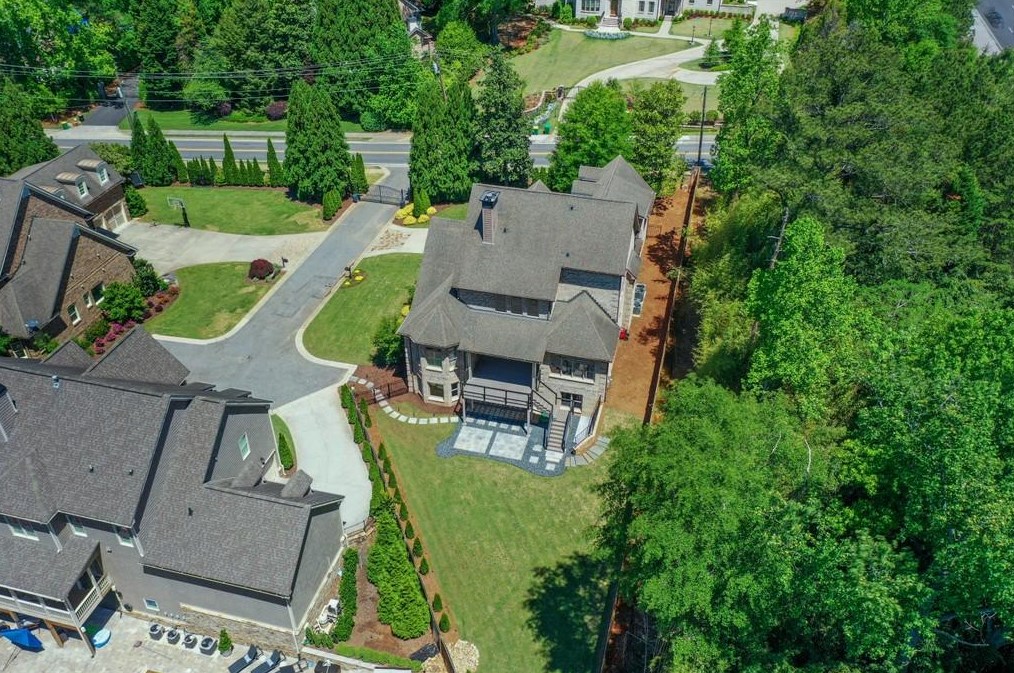 671 Windsor Pkwy, Atlanta GA  30342-2801 exterior